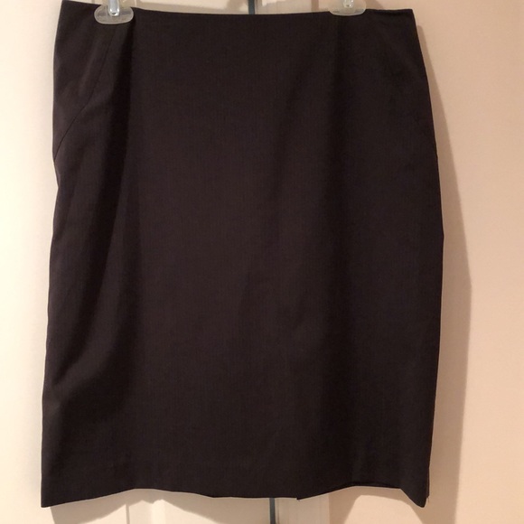 Excellent pre loved- Jones New York suit size 10 charcoal black w pinstripe - Picture 5 of 9